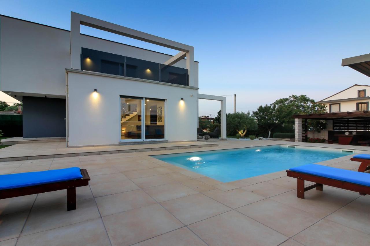 Modern Villa Nerina With Private Pool Near PUY Exterior foto