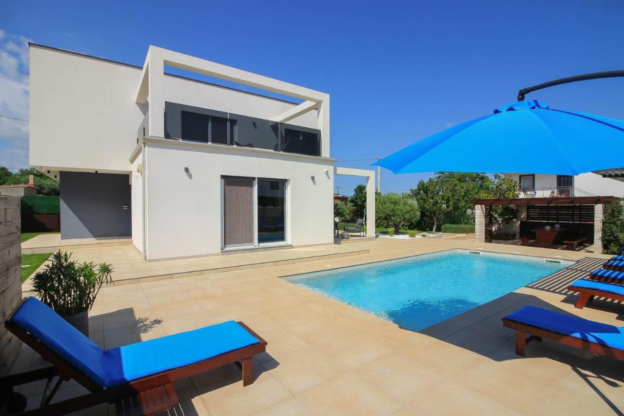 Modern Villa Nerina With Private Pool Near PUY Exterior foto