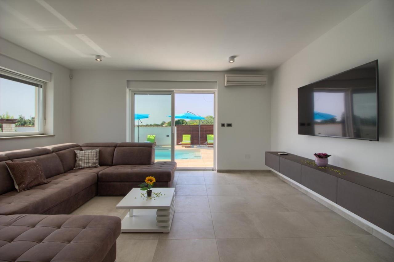 Modern Villa Nerina With Private Pool Near PUY Exterior foto