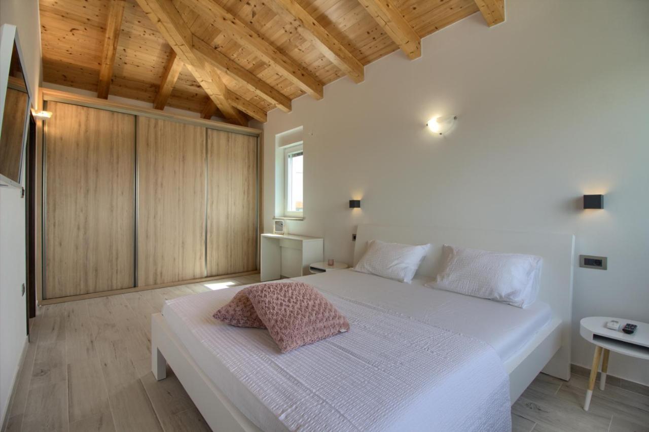 Modern Villa Nerina With Private Pool Near PUY Exterior foto